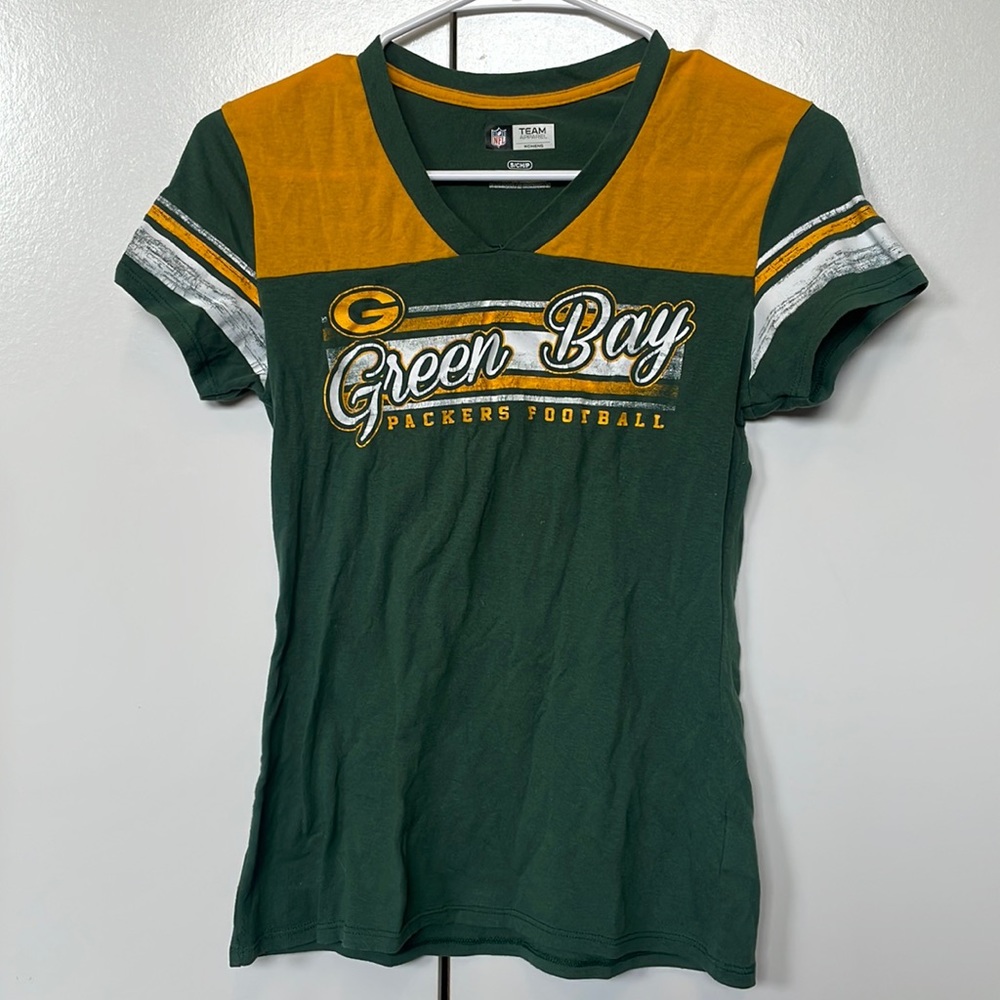 Sexy women’s Green Bay Packers football T-shirt Vintage style. NFL team apparel